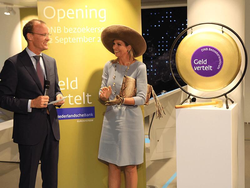 Koningin Máxima opent Bezoekerscentrum De Nederlandsche Bank